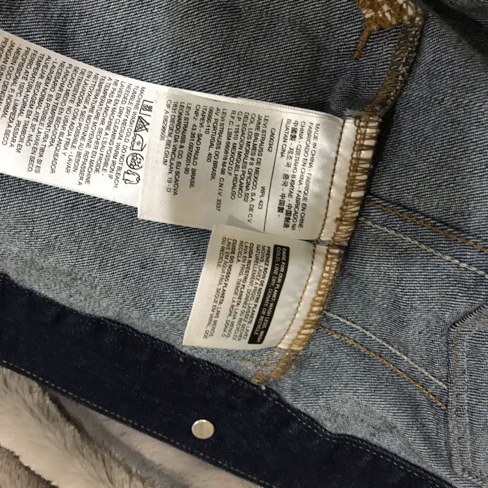 Levi’s Denim Jacket - Picture 6 of 10